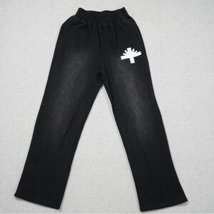 Black and white streetwear sweatpants with a relaxed fit #skaterstyle #vertabrae